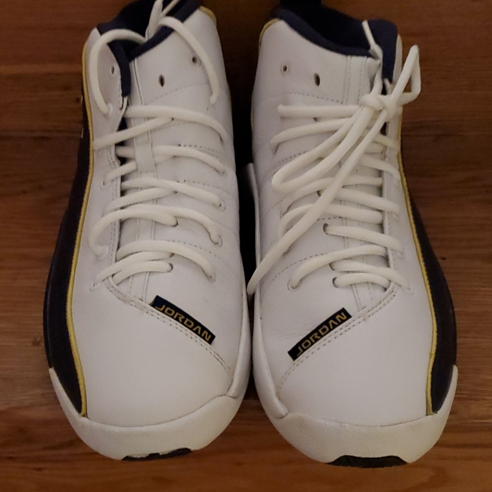 JUMPMAN TEAM POST  JORDANS